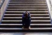全国城镇登记失业率降至近年低位 人社部将研究适当降低社保费率
